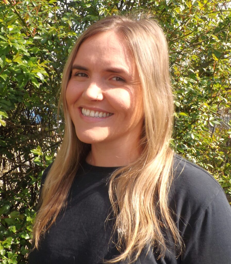 Portrait of Ellen Gingell, a Level 3 Vodder MLD therapist and clinical bodywork specialist, providing advanced lymphatic and sports recovery treatments.